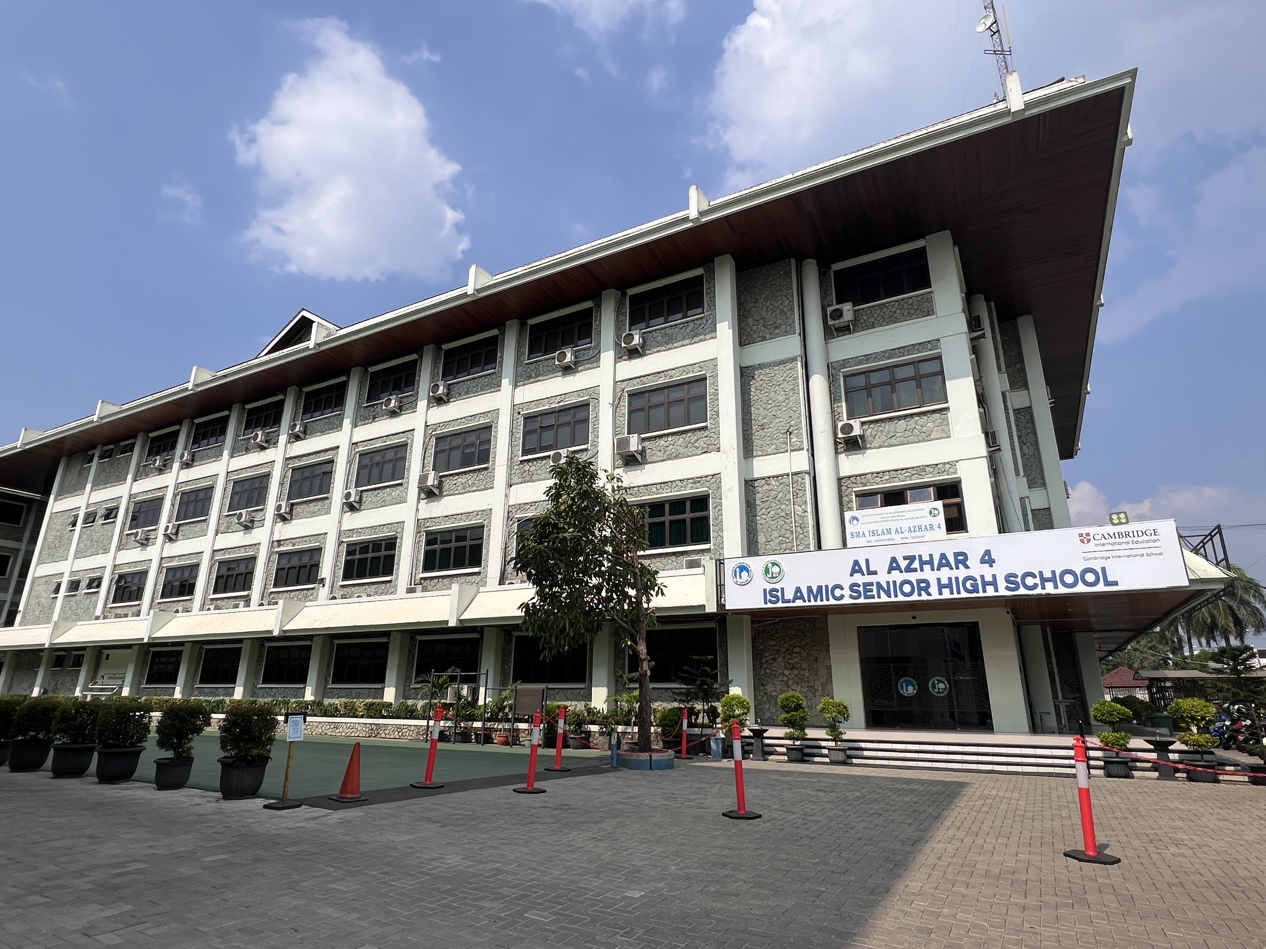 Al azhar 4 Islamic Senior High School