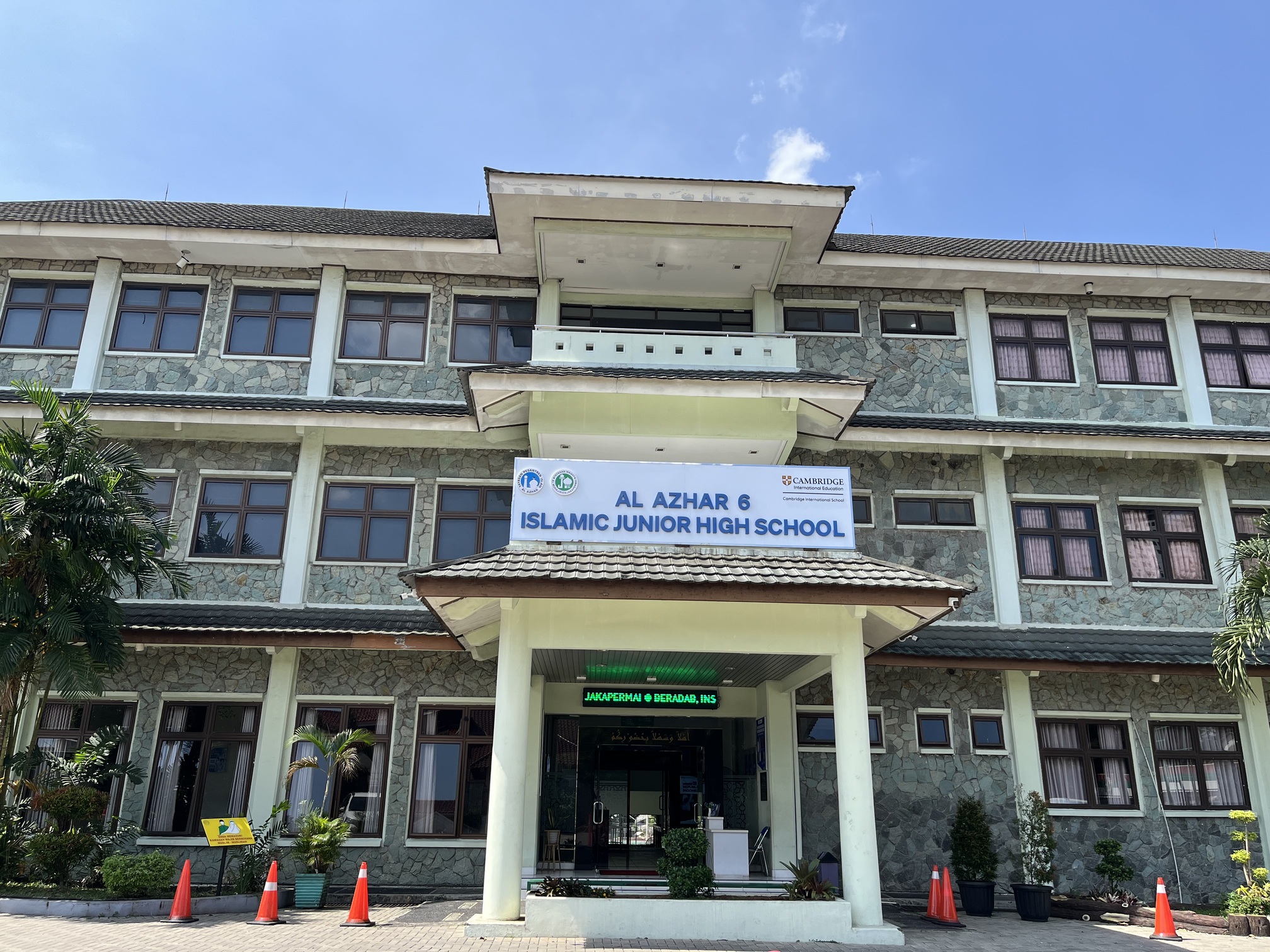 Al Azhar 6 Islamic Junior High School