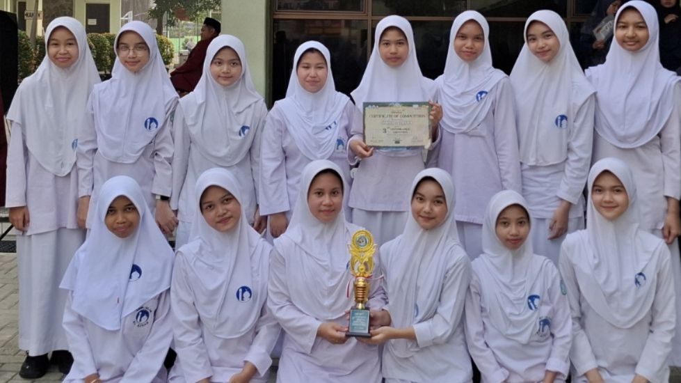 Rato Jaroe Team of SMP Islam Al Azhar 9 Wins 3rd Place at the Traditional Dance Competition held at SMAN 50 Jakarta