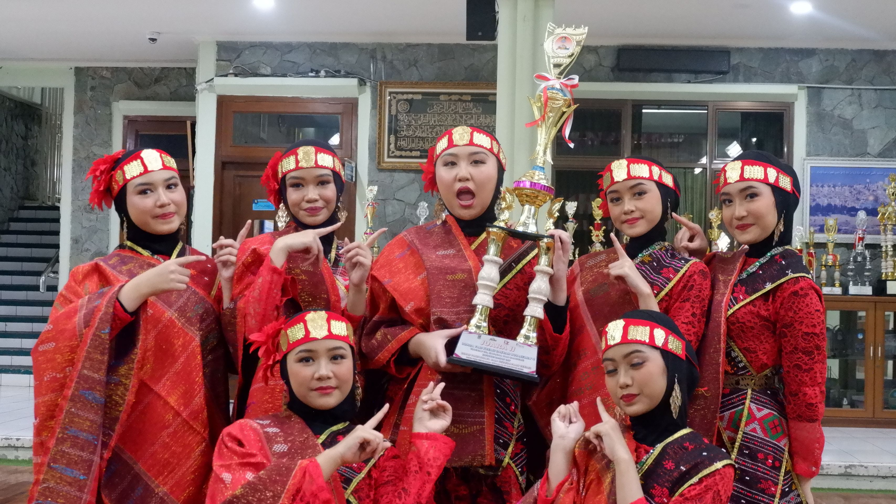 Traditional Dance Team Wins 2nd Place at the Nusantara 4 Dance Competition organized by GEYZ Production in collaboration with Bekasi City Department of Tourism and Culture