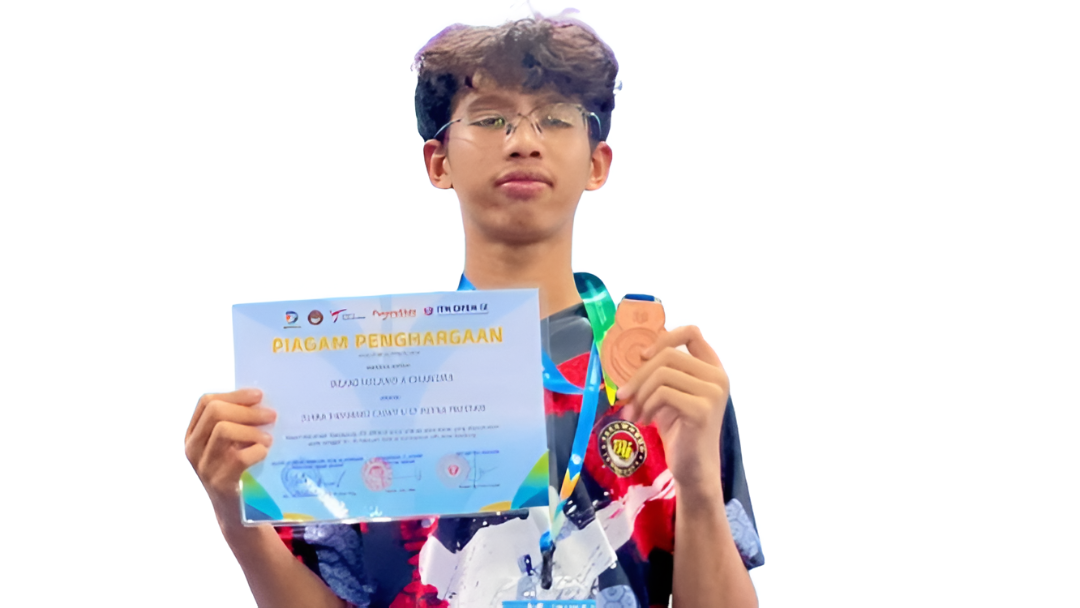 Dzaki Milano A. Chandra successfully won 3rd Place in the Cadet Taekwondo Kyorugi category in Bandung