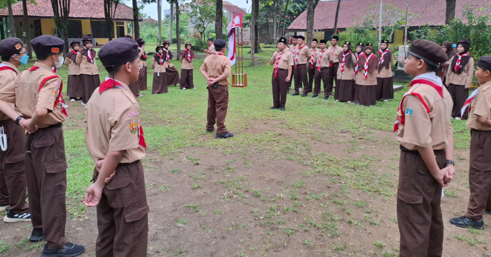 The Excitement of Perjusa and Extracurricular Parade at Al Azhar 9 Islamic Junior High School