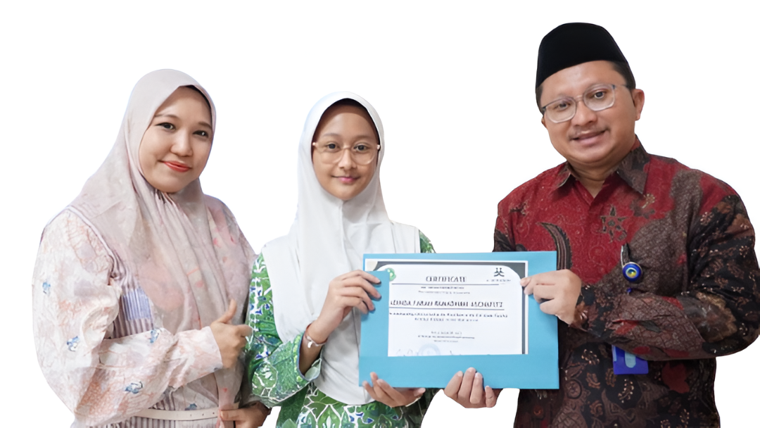Thanks to her academic achievements, Adinda received a Parallel Class Scholarship for Grade 9