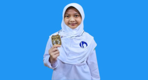 Kiana Adiba Yasmin Wins Gold Medal in English at the Science Olympiad & Language Championship (KSOB)