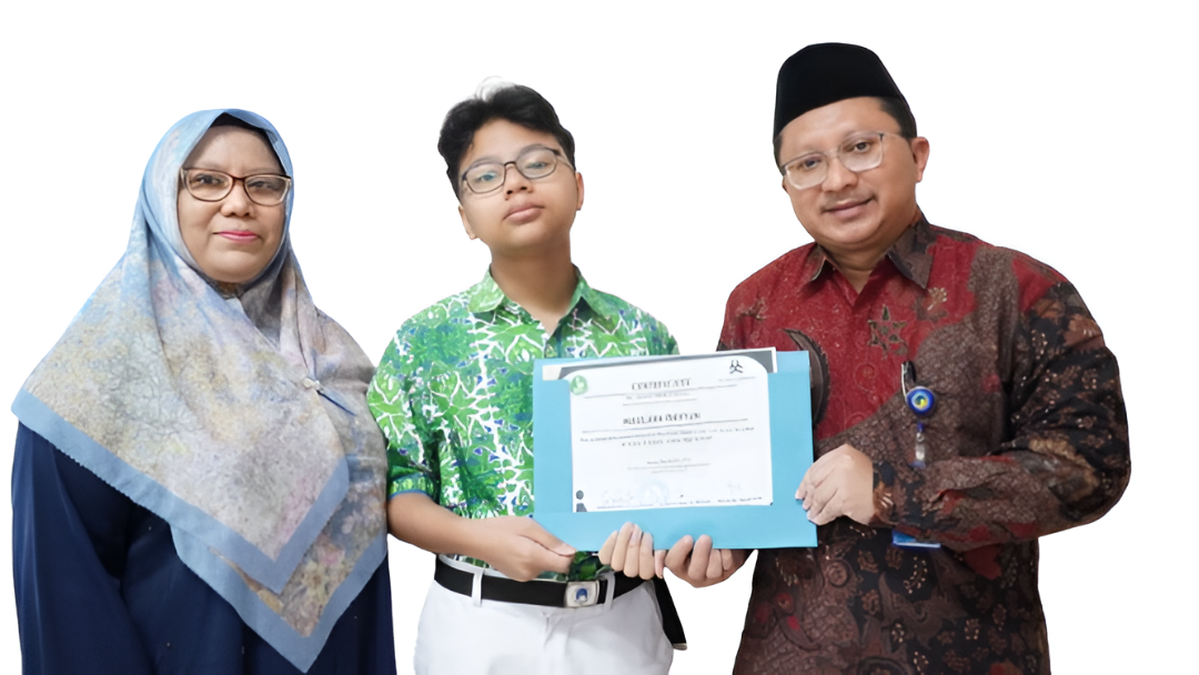 Maulana Rayyan Proves His Achievement by Earning a Grade 7 Parallel Scholarship