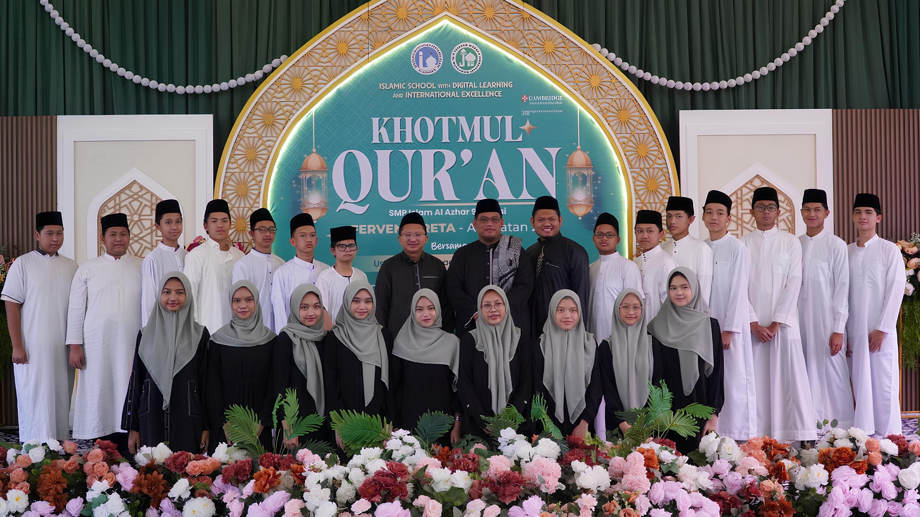 Qur’anic Generation of Al Azhar 9 Islamic Junior High School Bekasi Successfully Holds Khotmul Qur’an Event