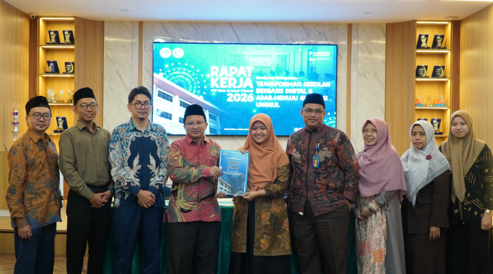 Work Meeting of Teachers and Staff at SMP Islam Al Azhar 9